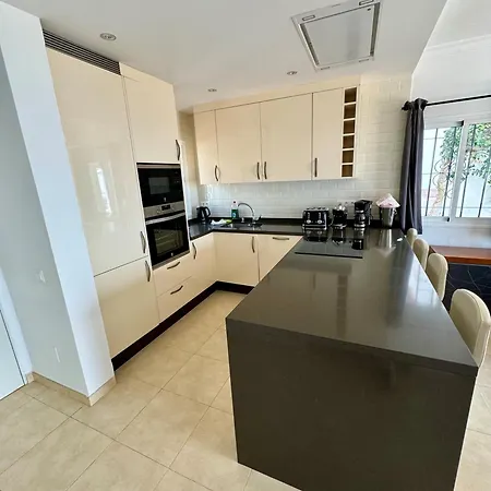 Luxury 2 Bedroom In San Juan De Capistrano, Lejlighed Nerja