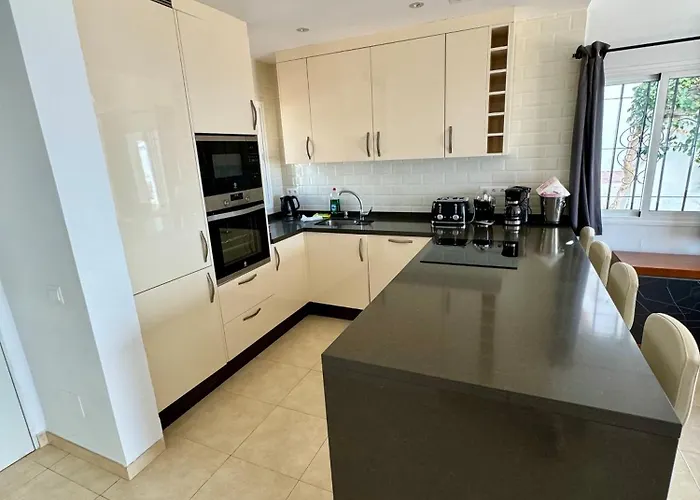 Luxury 2 Bedroom In San Juan De Capistrano, Lejlighed Nerja